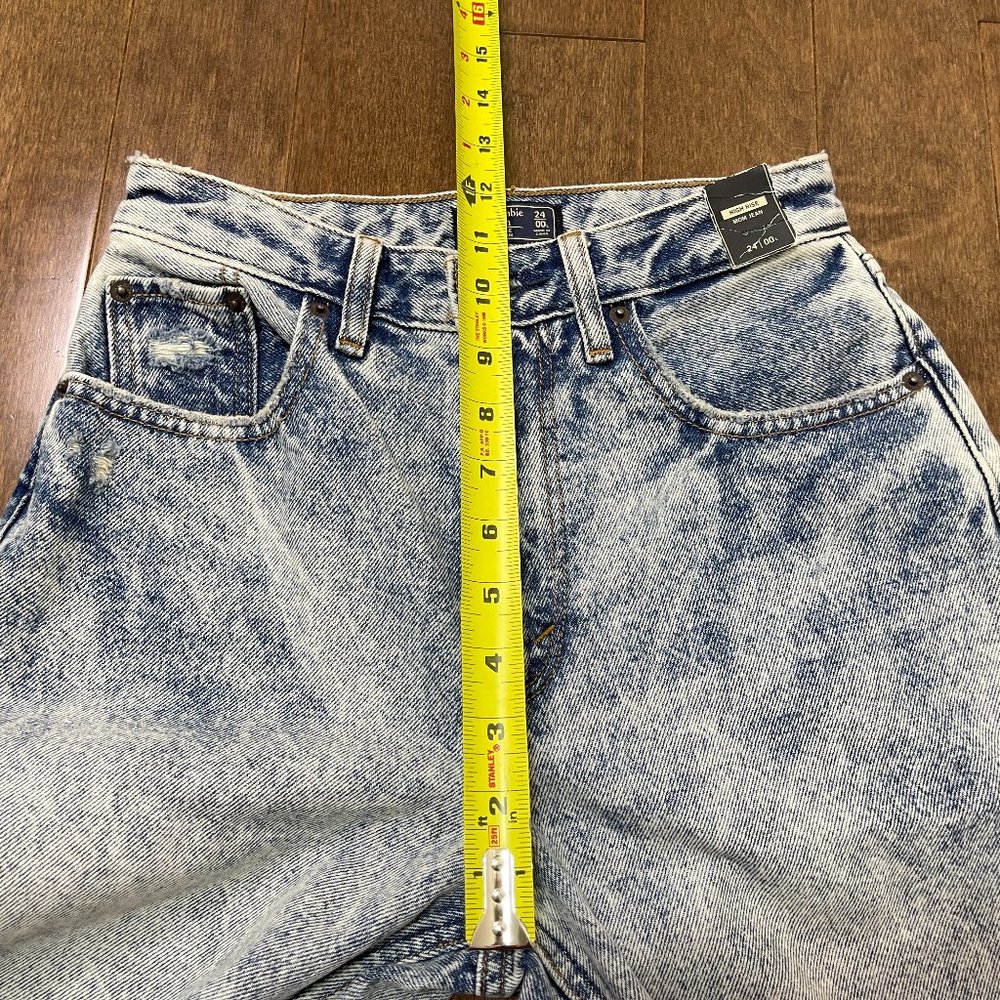 NWOT Abercrombie & Fitch Curve Love High Rise Mom Jeans sz 24 - Picture 13 of 15